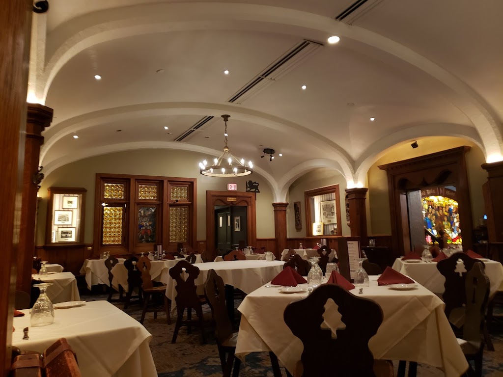 Maders Restaurant | restaurant | 1041 N Old World 3rd St, Milwaukee, WI 53203, USA | 4142713377 OR +1 414-271-3377