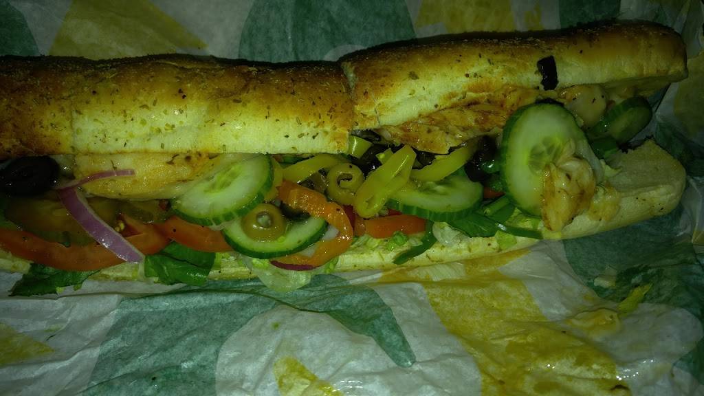 Subway | meal takeaway | 13300 Tecumseh Rd E, Windsor, ON N8N 3T6, Canada | 5199797827 OR +1 519-979-7827