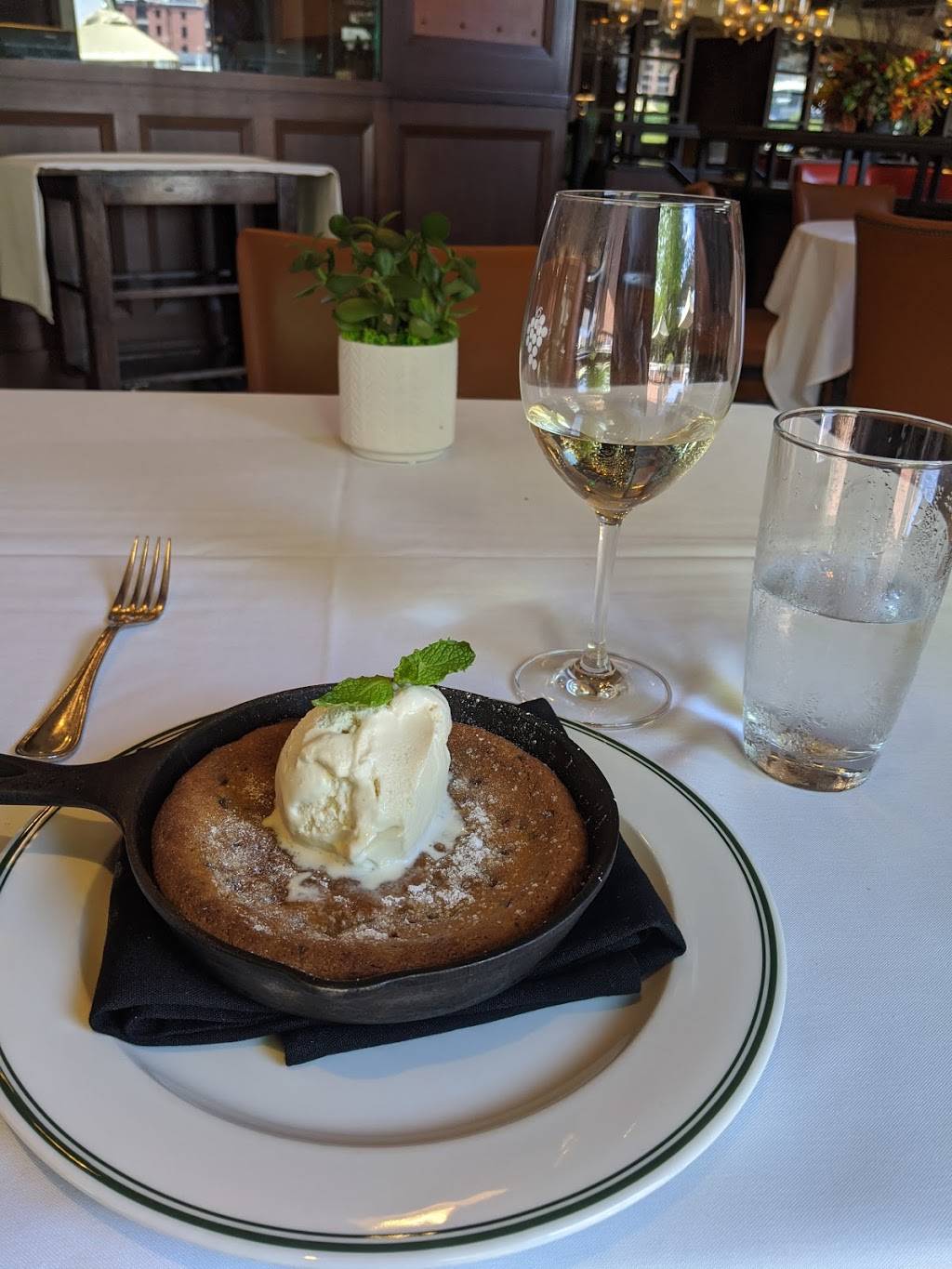 Smith & Wollensky | restaurant | Atlantic Wharf, 294 Congress St, Boston, MA 02110, USA | 6177782200 OR +1 617-778-2200