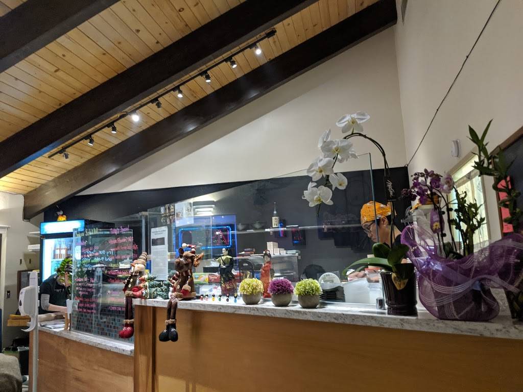 Sakana Sushi & Roll | restaurant | 303 Amherst Ave, Kensington, CA 94708, USA | 5105247096 OR +1 510-524-7096