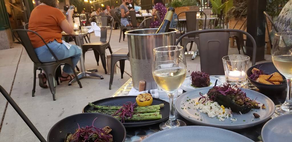 Semillas Latin Kitchen & Wine Bar | restaurant | 6764 N Sheridan Rd, Chicago, IL 60626, USA | 7735164411 OR +1 773-516-4411