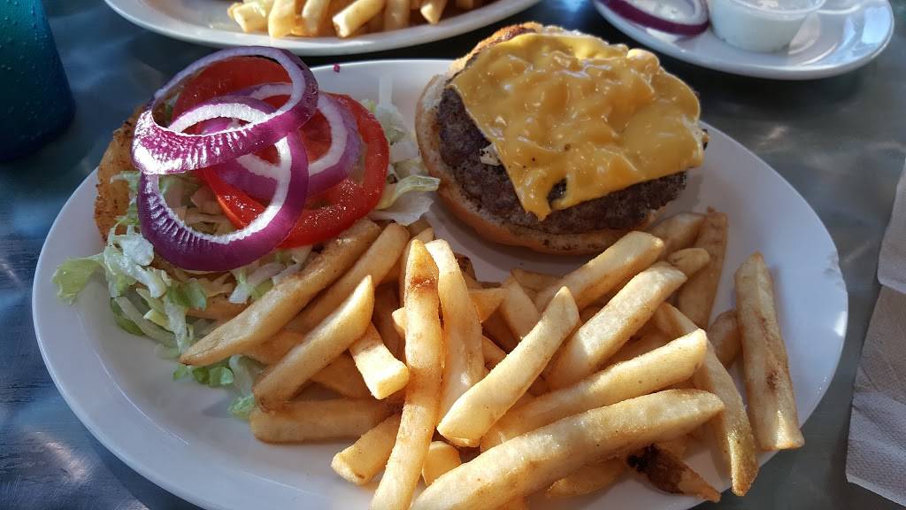 Chubbys Diner | restaurant | 3900 S Mooney Blvd, Visalia, CA 93277, USA | 5596352828 OR +1 559-635-2828