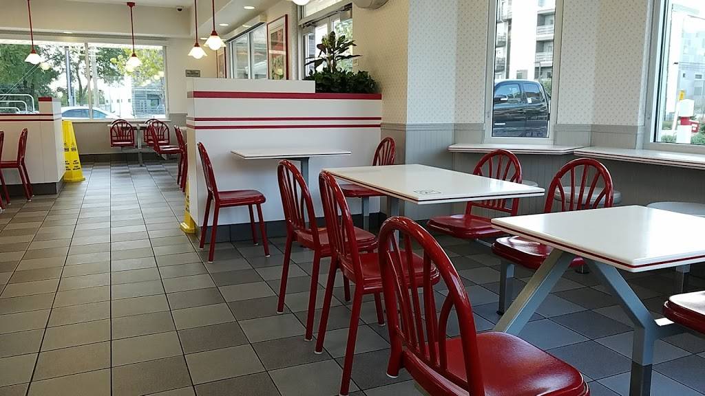 In-N-Out Burger | restaurant | 3701 S Lamar Blvd, Austin, TX 78704, USA | 8007861000 OR +1 800-786-1000