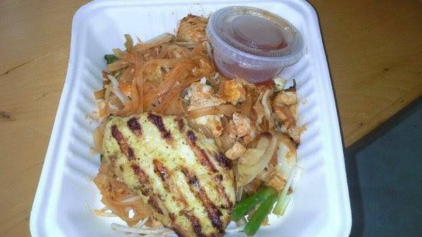 Bai Som Thai Kitchen | restaurant | 2121 Clement St, San Francisco, CA 94121, USA | 4157515332 OR +1 415-751-5332