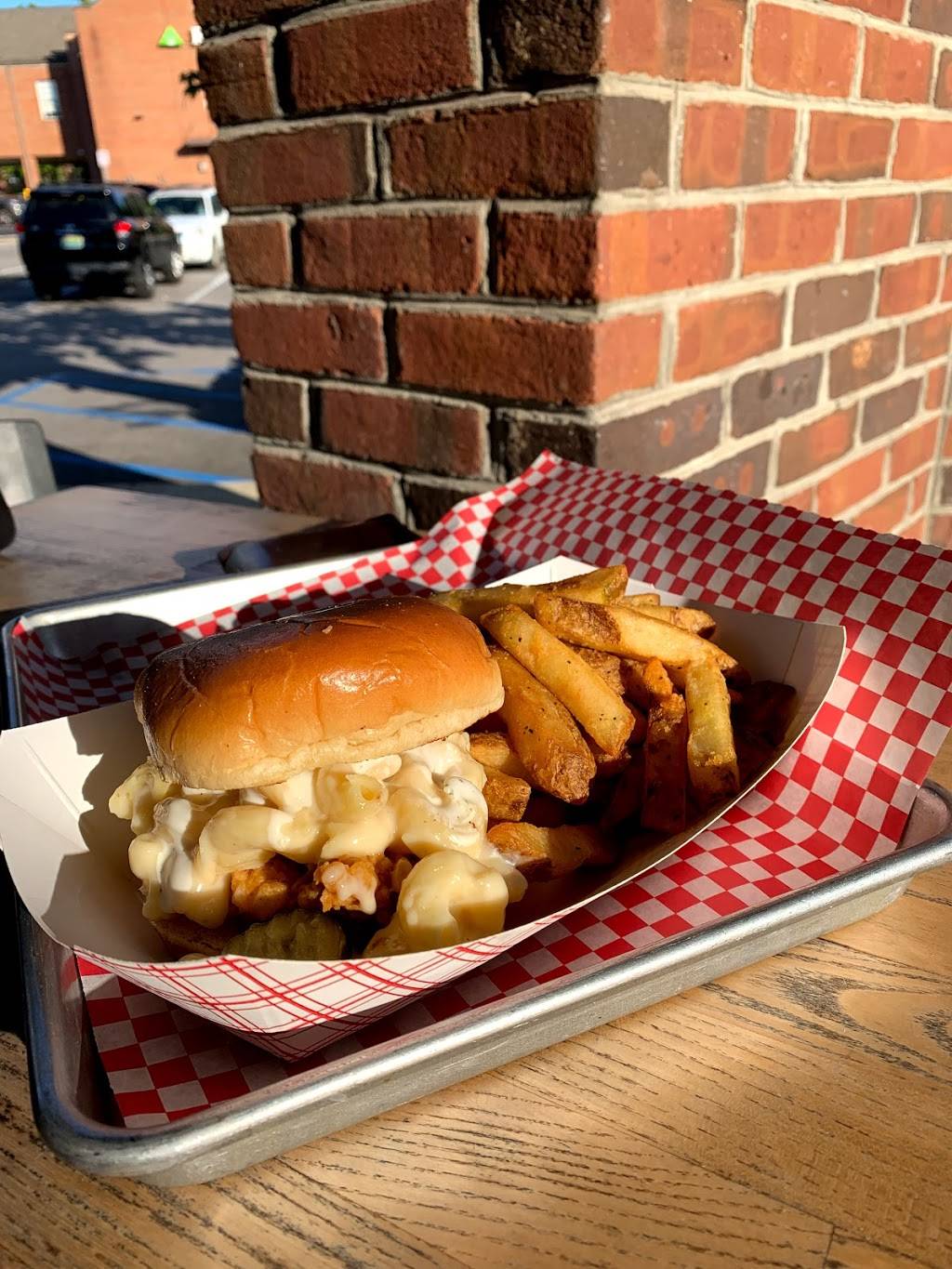 Miss Dots | restaurant | 49 Church St, Mountain Brook, AL 35213, USA | 2057392232 OR +1 205-739-2232