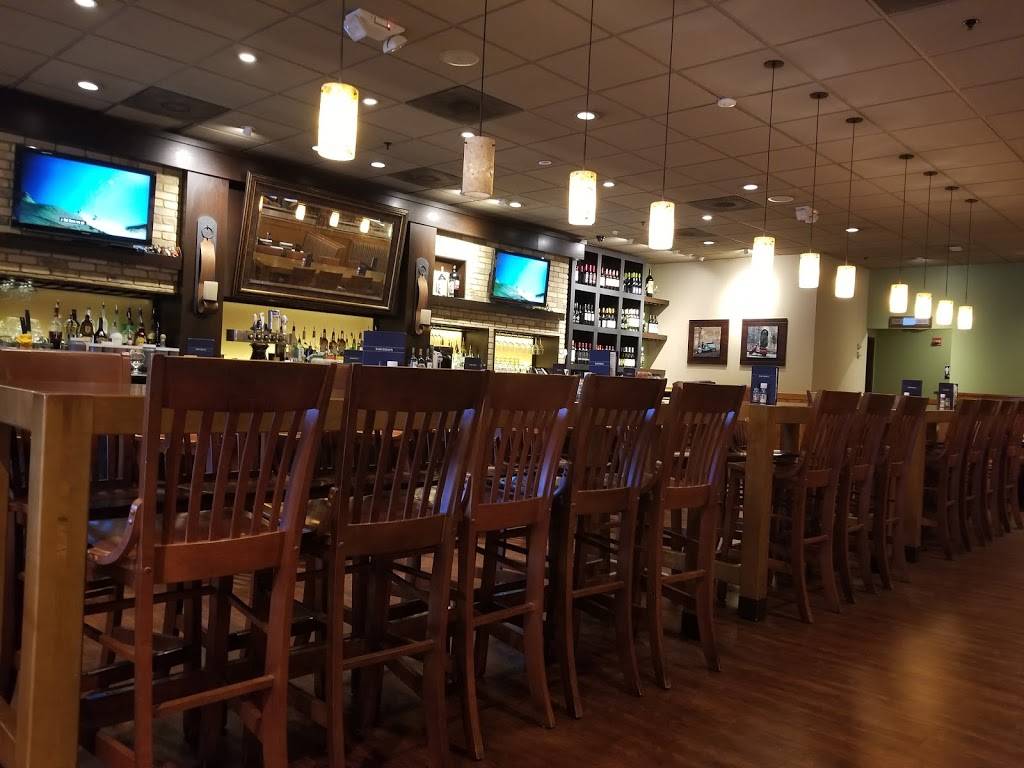 Carrabbas Italian Grill | restaurant | 8702 Vineland Ave, Orlando, FL 32821, USA | 4079380015 OR +1 407-938-0015