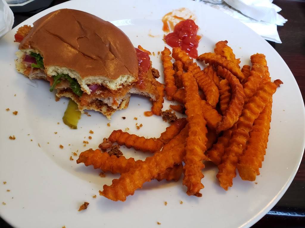 Luciles Steaks & Spirits in The Continental Hotel | restaurant | 217 N 13th St, Centerville, IA 52544, USA | 6414371025 OR +1 641-437-1025