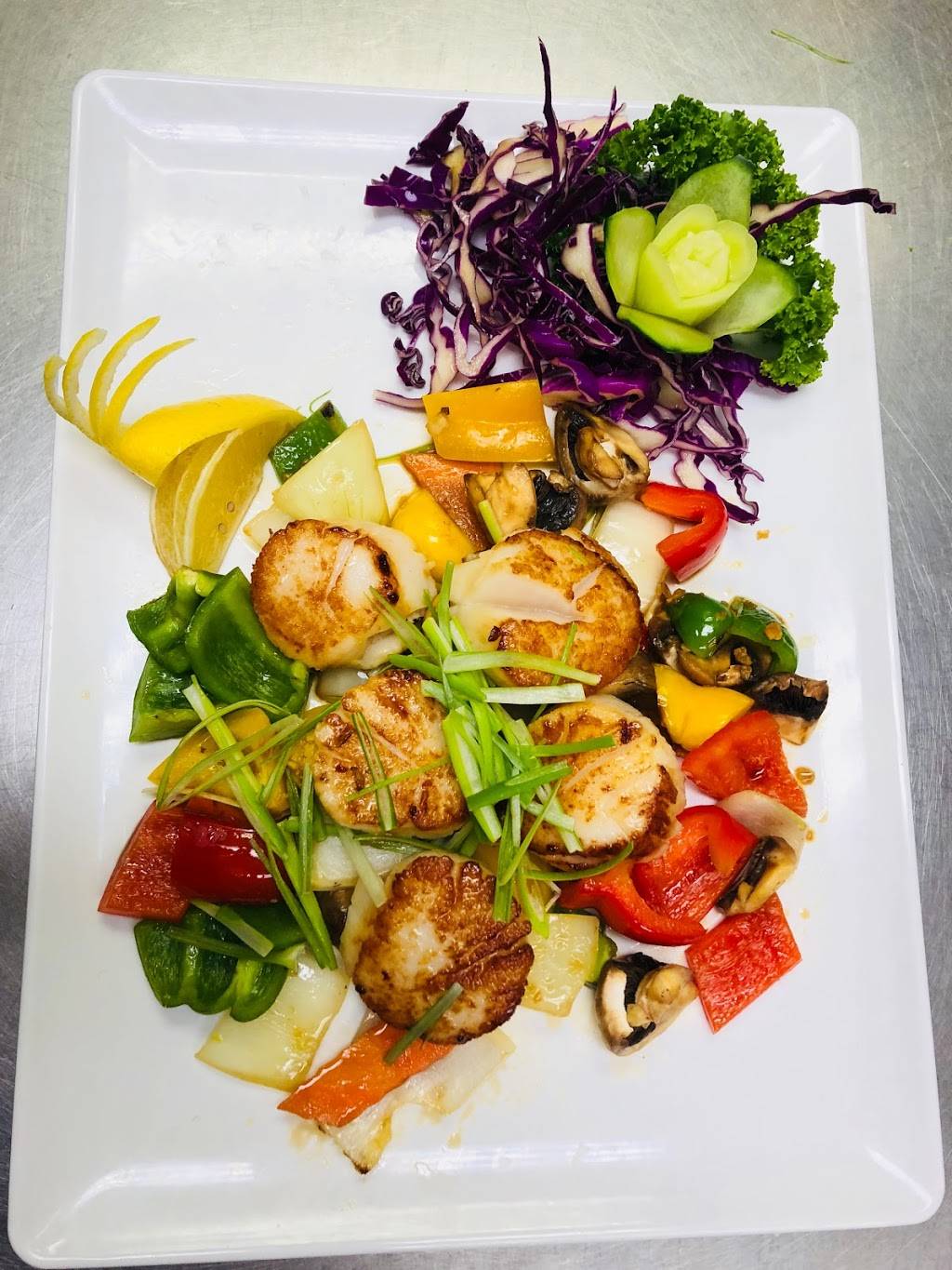 Fuki Asian Fusion & Sushi | restaurant | 2010 W 9th Ave, Oshkosh, WI 54904, USA | 9203854478 OR +1 920-385-4478