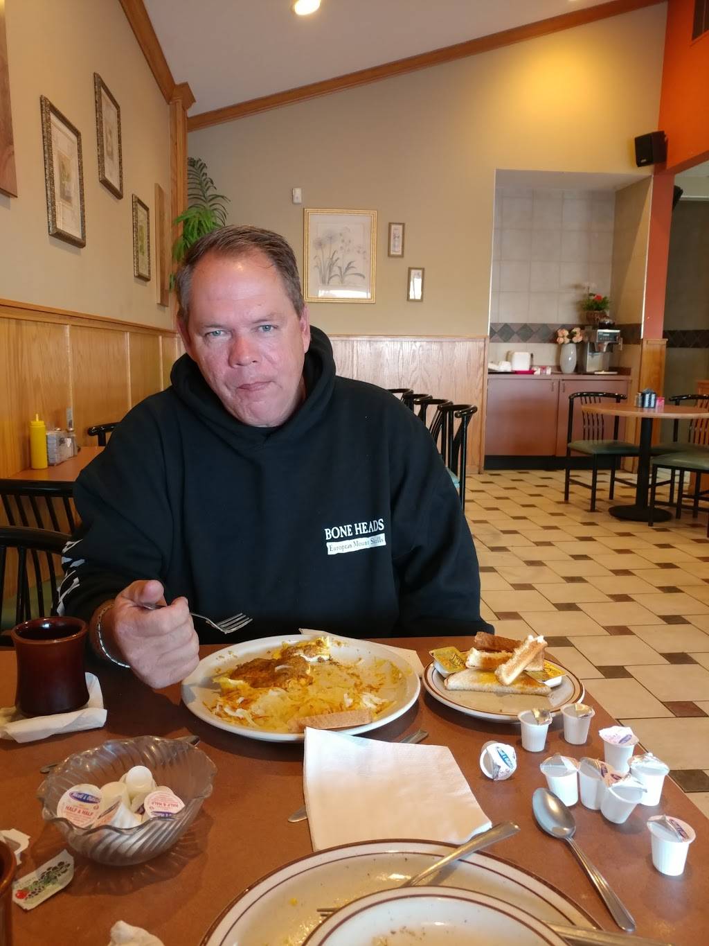 Johns Country Kitchen | restaurant | 1829 S Cedar St, Imlay City, MI 48444, USA | 8107242822 OR +1 810-724-2822