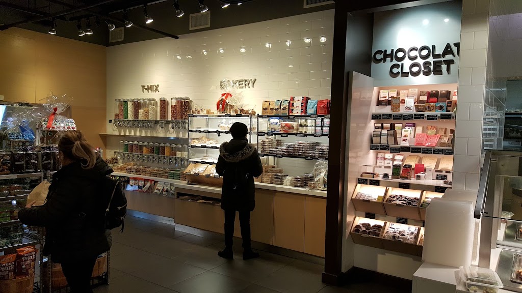 Food Ease | restaurant | Water Tower Place, 835 Michigan Ave, Chicago, IL 60611, USA | 3123353663 OR +1 312-335-3663