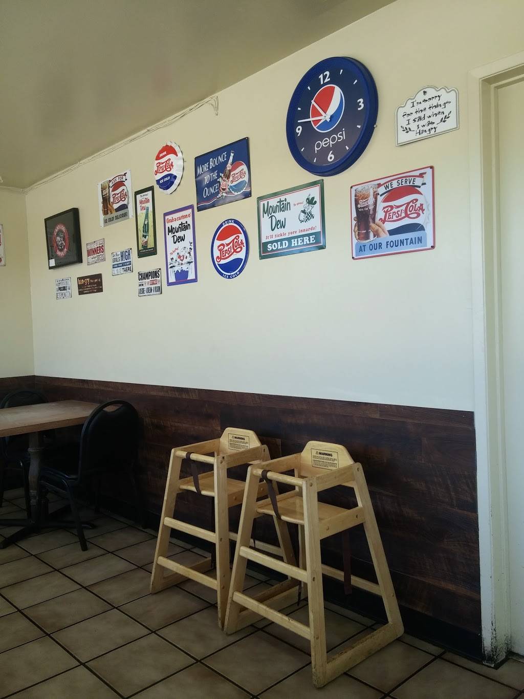 Carousel Drive In | restaurant | 901 Woodrow Ave, Bakersfield, CA 93308, USA | 6613998950 OR +1 661-399-8950