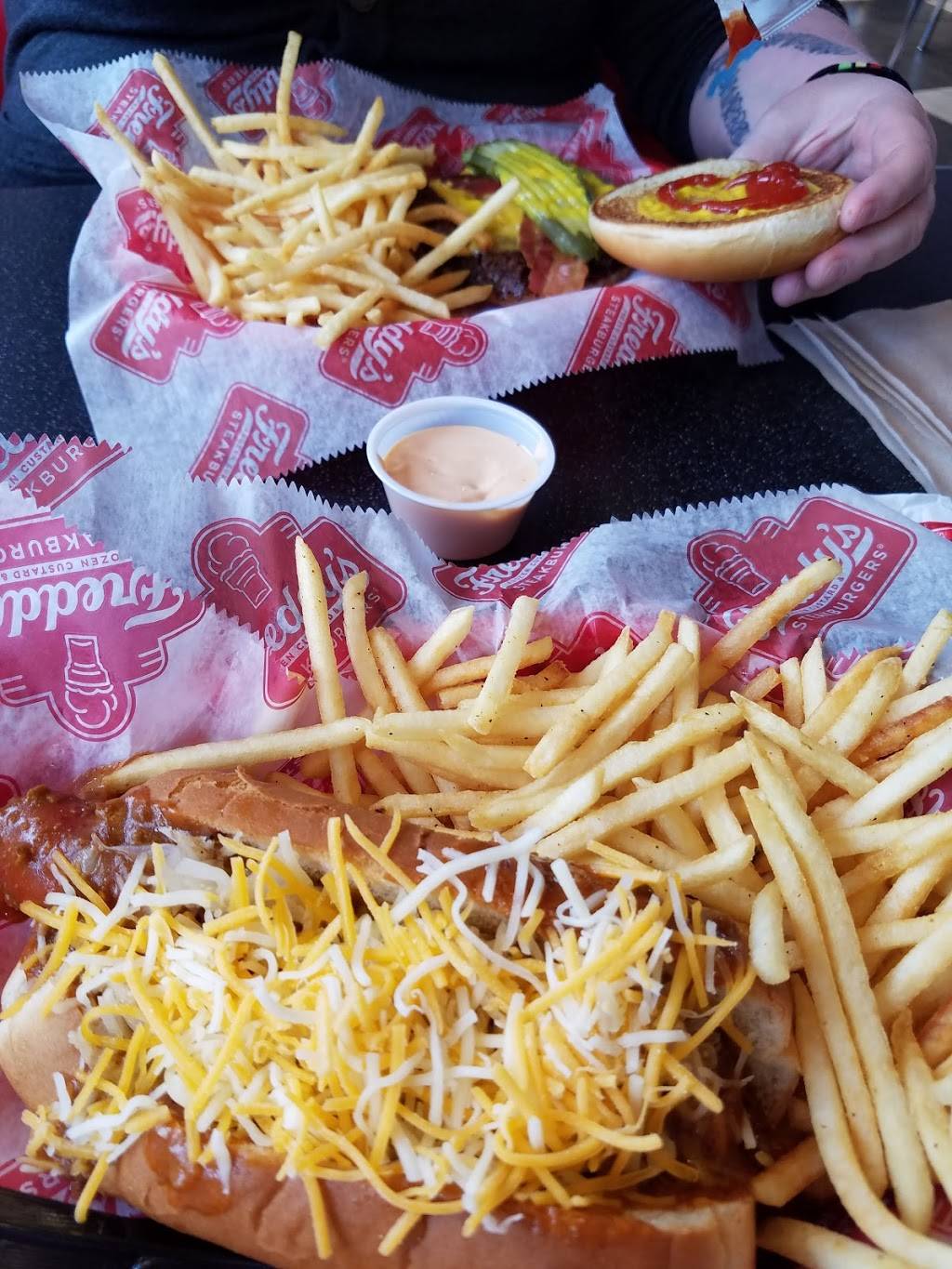 Freddys Frozen Custard & Steakburgers | restaurant | 5235 Noggle Way, Indianapolis, IN 46237, USA | 3178519985 OR +1 317-851-9985