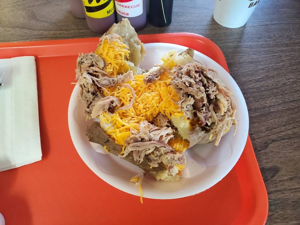 Whitts Barbecue | restaurant | 590 TN-46, Dickson, TN 37055, USA | 6154467304 OR +1 615-446-7304