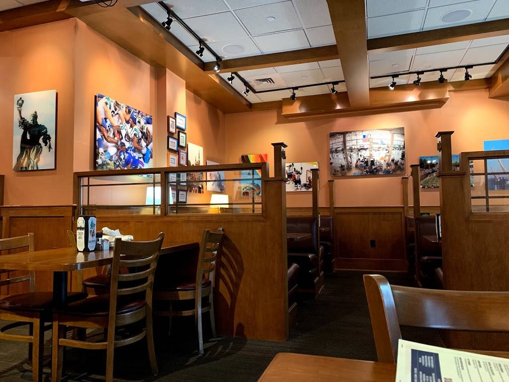 Blackfinn Ameripub - Uptown | restaurant | ​210, E Trade St Suite. 120-B, Charlotte, NC 28202, USA | 7049714440 OR +1 704-971-4440