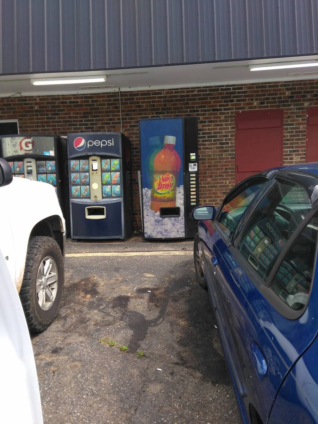 CANE CREEK GROCERY & GRILL | restaurant | 4982 US-64, Union Mills, NC 28167, USA | 8282873283 OR +1 828-287-3283