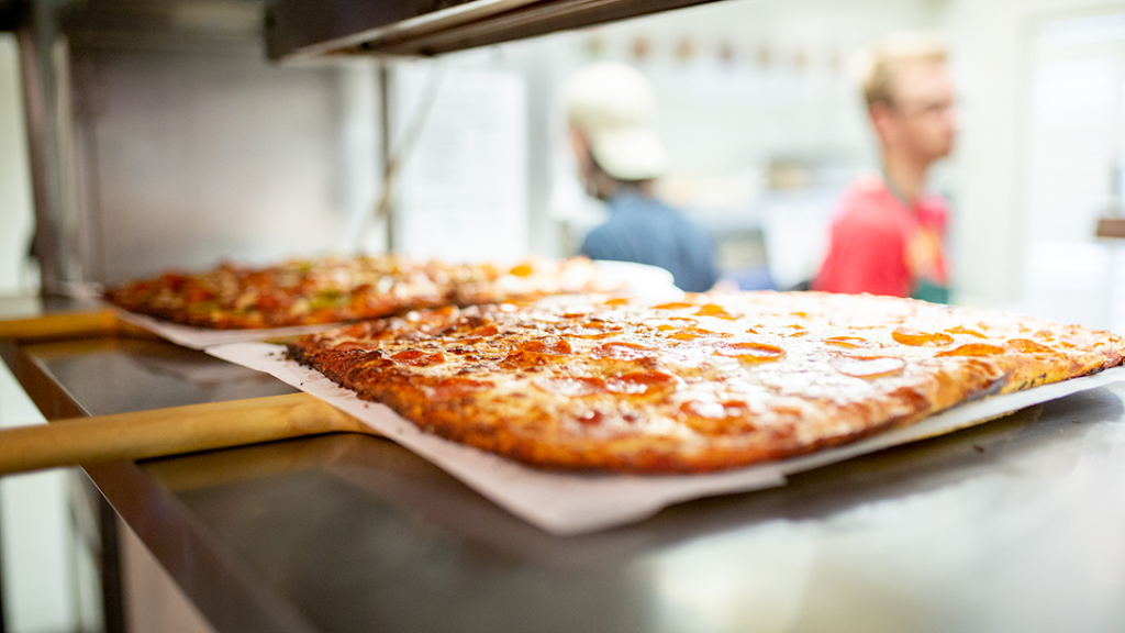 Alfonzos Pizzeria | restaurant | 611 Edwardsville Rd, Troy, IL 62294, USA | 6186679901 OR +1 618-667-9901