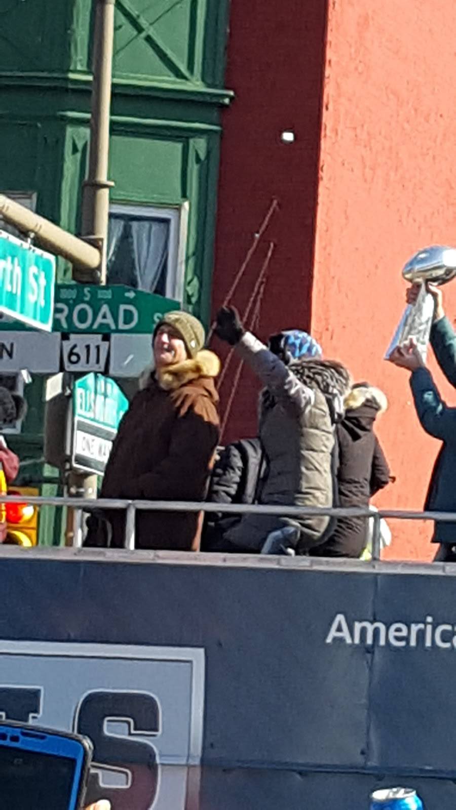 Crown Fried Chicken | restaurant | 1128 S Broad St, Philadelphia, PA 19146, USA | 2155469910 OR +1 215-546-9910