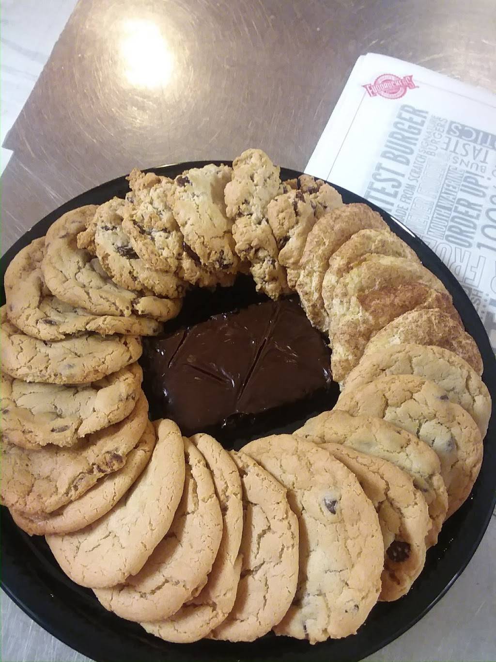 Fuddruckers | restaurant | 130 Charlotte St, Asheville, NC 28801, USA | 8282542161 OR +1 828-254-2161