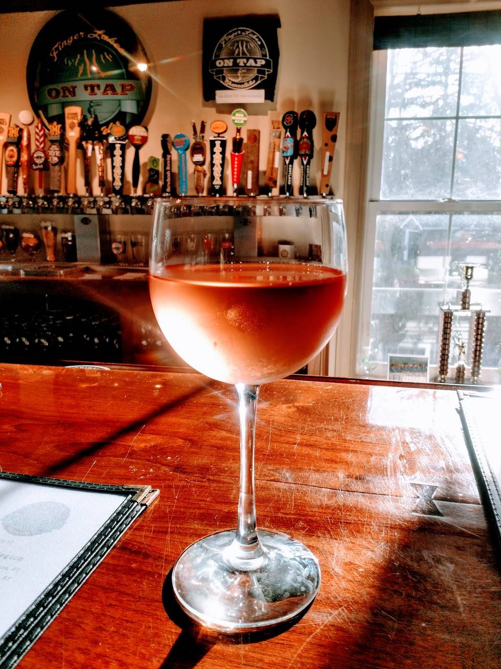 Finger Lakes On Tap | restaurant | 35 Fennell St, Skaneateles, NY 13152, USA | 3156859600 OR +1 315-685-9600
