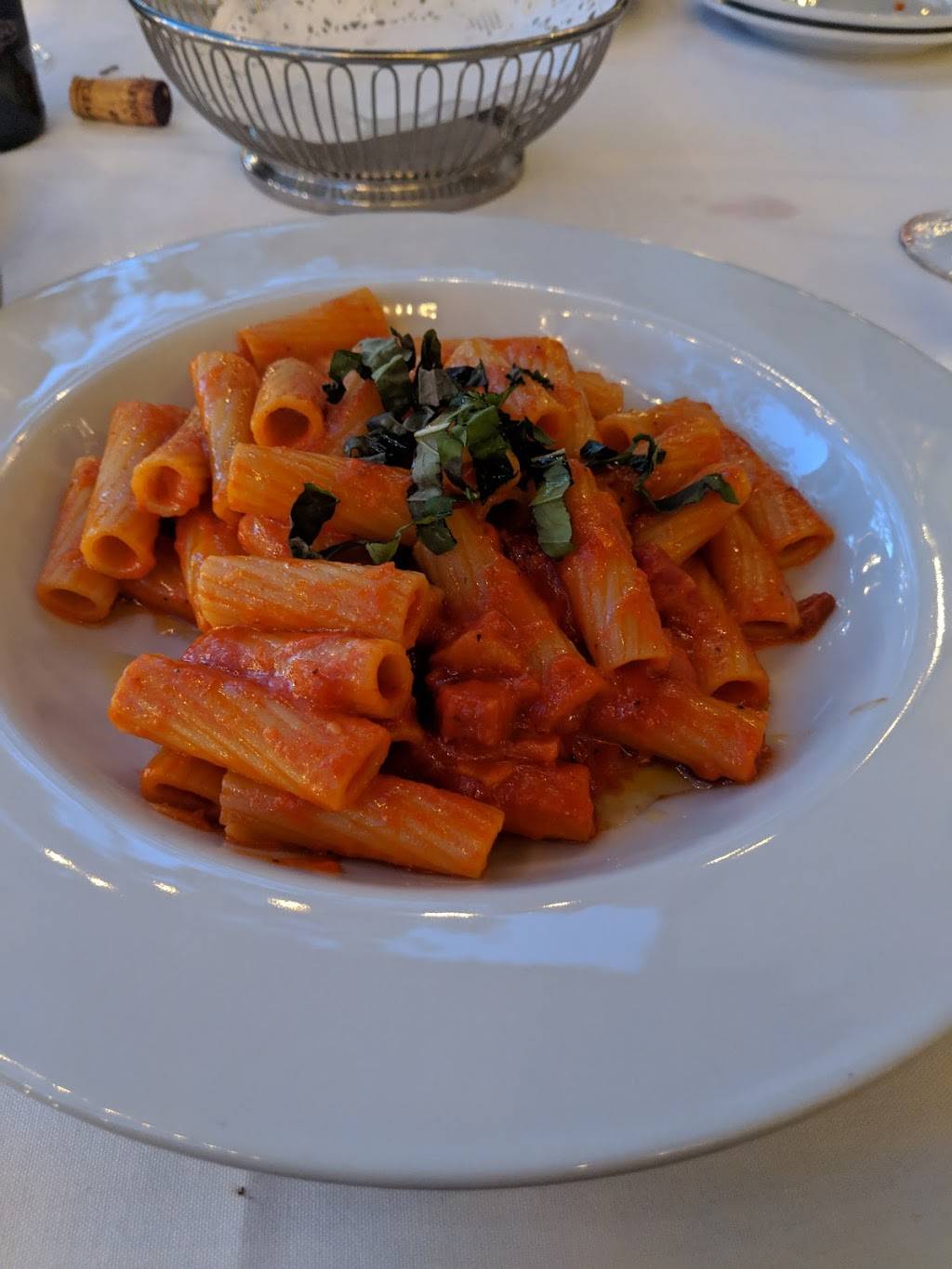 Mollies | restaurant | 1218 State St, Santa Barbara, CA 93101, USA | 8057068874 OR +1 805-706-8874