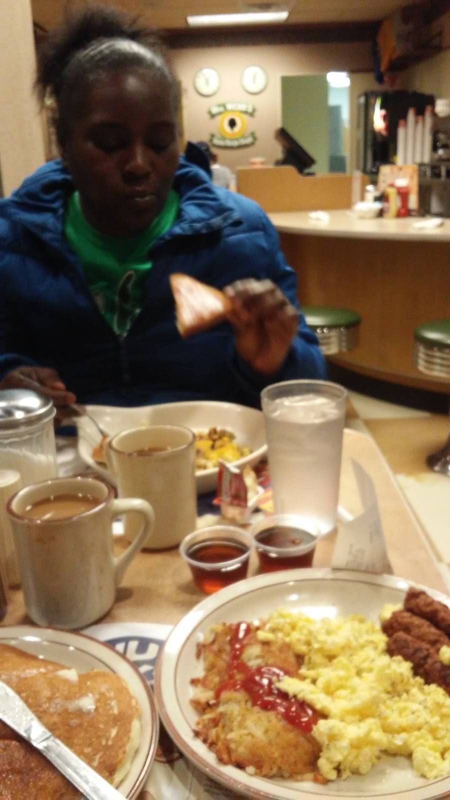 George Webb Restaurant | restaurant | 2935 N Oakland Ave, Milwaukee, WI 53211, USA | 4143326044 OR +1 414-332-6044