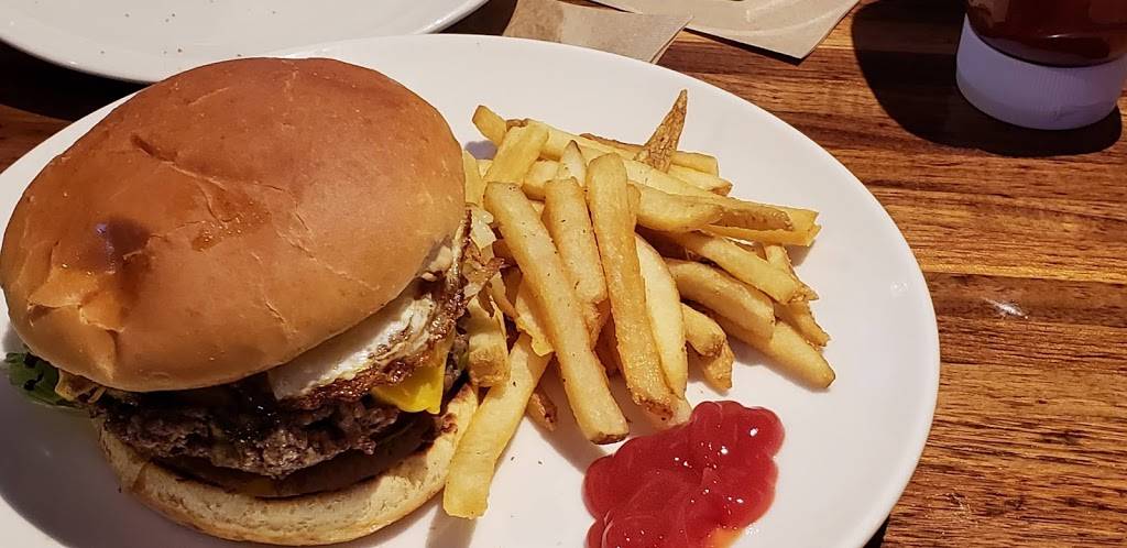 Applebees Grill + Bar | restaurant | 1935 N Ocean Ave, Farmingville, NY 11738, USA | 6317580081 OR +1 631-758-0081