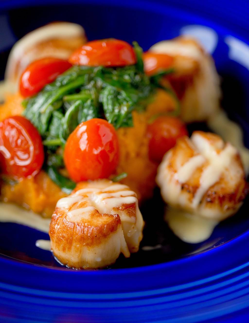 Dolphin Marina & Restaurant | restaurant | 515 Basin Point Rd, Harpswell, ME 04079, USA | 2078336000 OR +1 207-833-6000