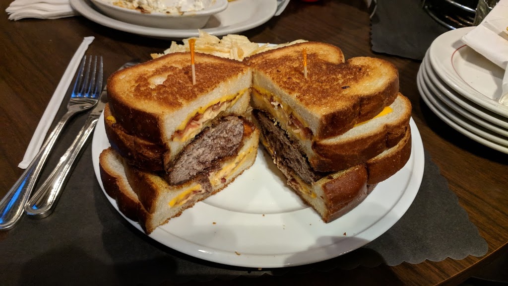 Wellington Pub | restaurant | 1541 Hertel Ave, Buffalo, NY 14216, USA | 7168339899 OR +1 716-833-9899