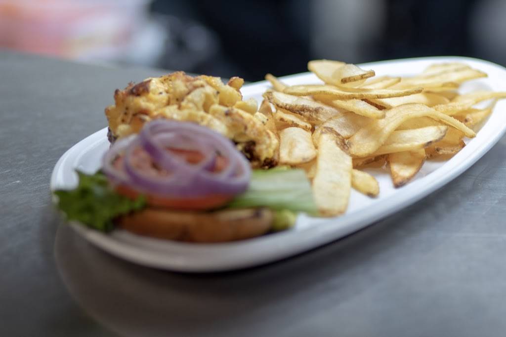 Devinos Sports Bar & Grill | restaurant | 4 Endicott St, Cincinnati, OH 45218, USA | 5139751004 OR +1 513-975-1004