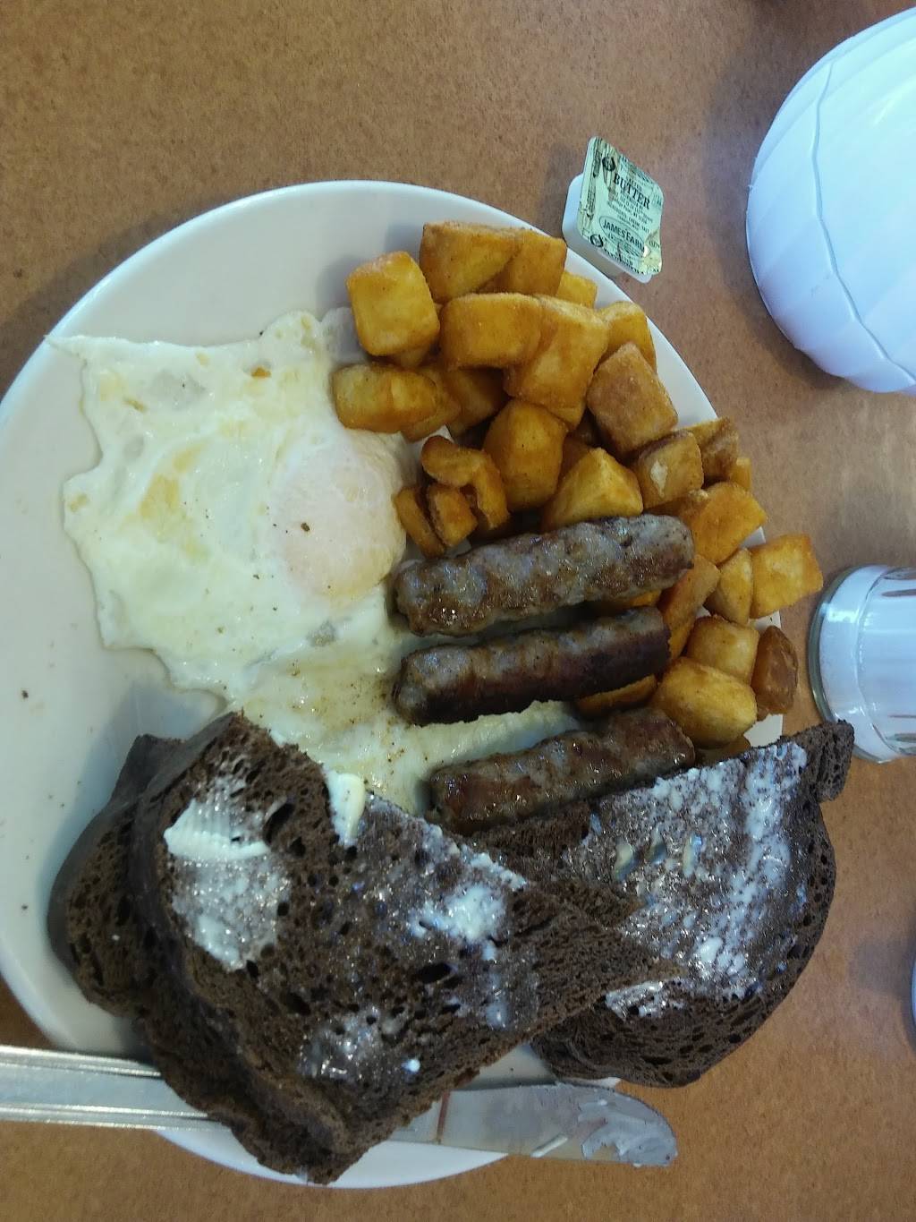 Mikos Cafe | restaurant | 912 Crescent St, Brockton, MA 02302, USA | 5082326754 OR +1 508-232-6754