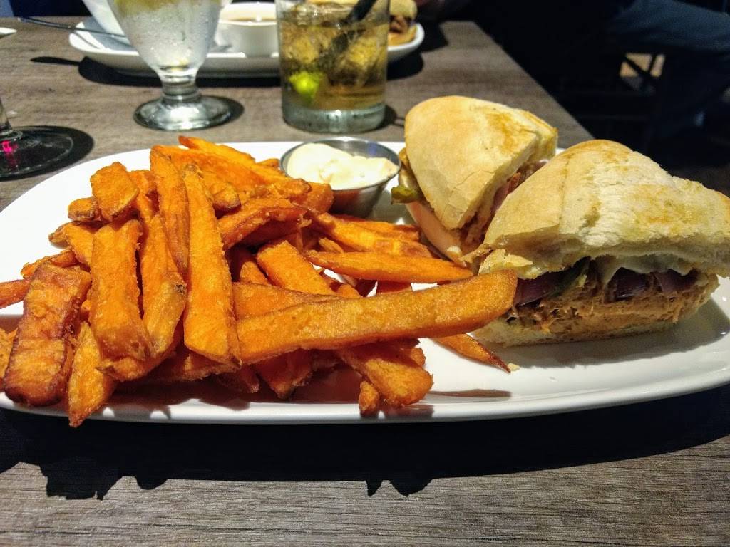 Lake Country Grill | restaurant | 425 West Street N, Orillia, ON L3V 7R2, Canada | 7053290303 OR +1 705-329-0303