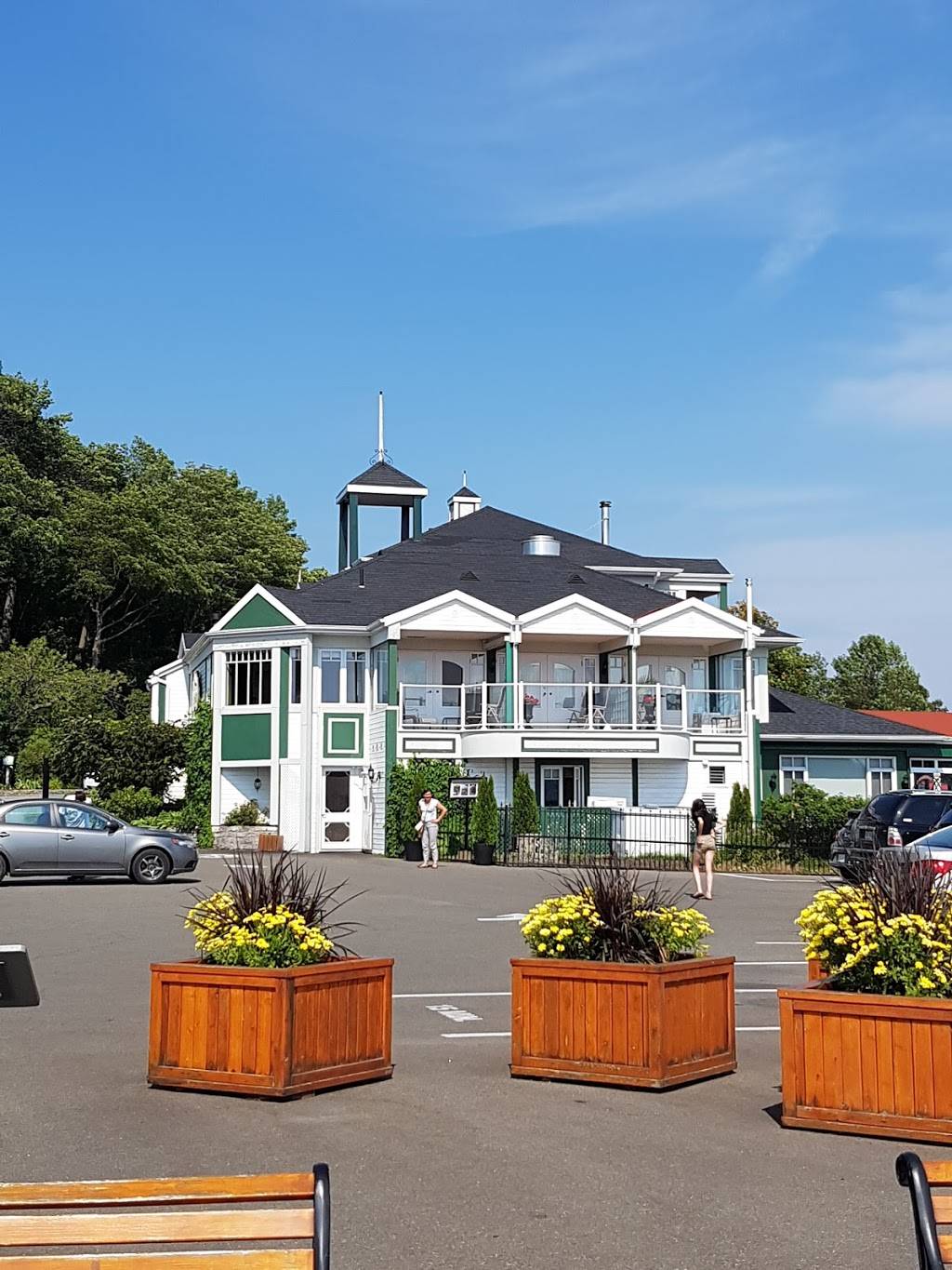 Auberge La Goéliche | restaurant | 22 Rue du Quai, Sainte-Pétronille, QC G0A 4C0, Canada | 4188282248 OR +1 418-828-2248