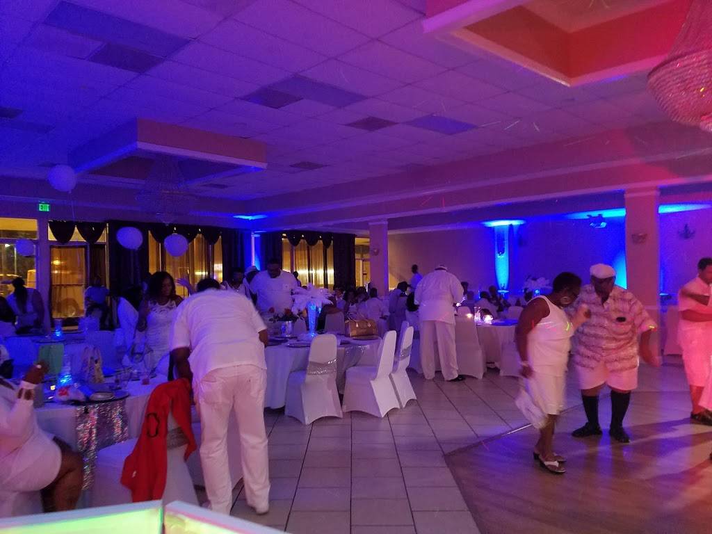 Runway Grille & Deli | restaurant | 3183 Winchester Rd, Memphis, TN 38118, USA | 9014408496 OR +1 901-440-8496