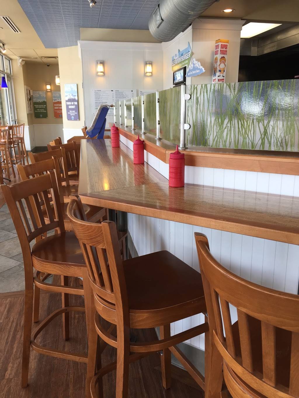 Elevation Burger | restaurant | 142 Branch Rd SE, Vienna, VA 22180, USA | 7038657277 OR +1 703-865-7277