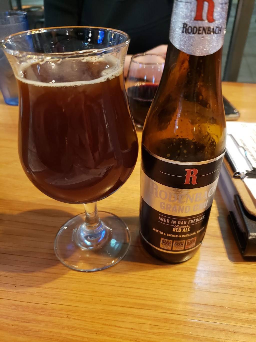 Beer Head | restaurant | 1450-1598 Columbus Rd, Cleveland, OH 44113, USA | 3302218358 OR +1 330-221-8358