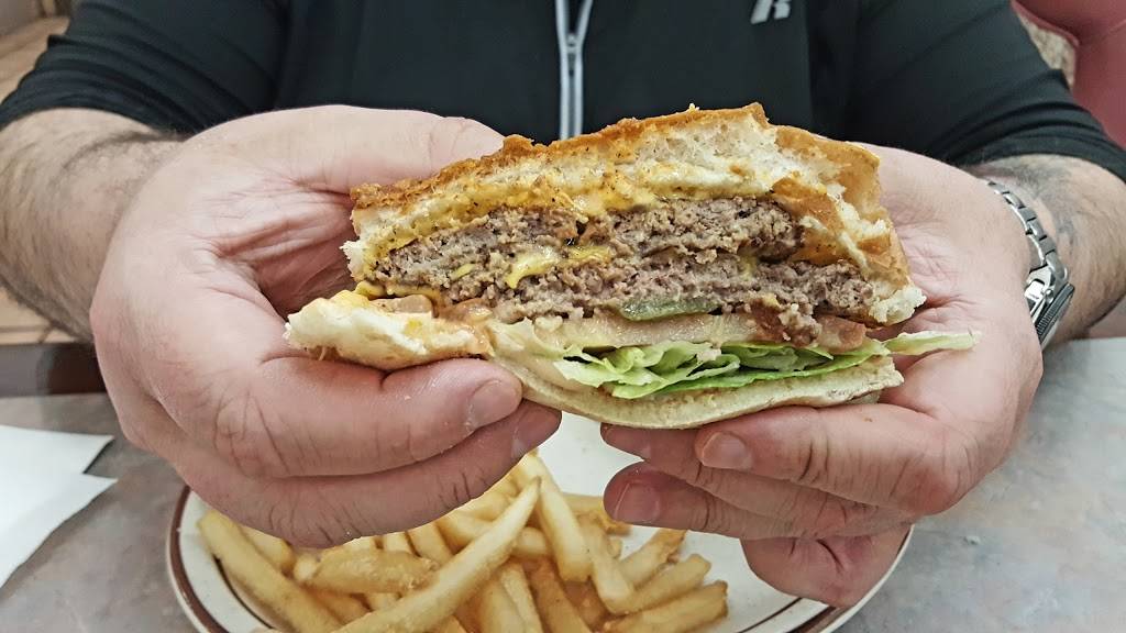 Toms Burgers 18 | restaurant | 1190 Philadelphia St, Pomona, CA 91766, USA | 9096270878 OR +1 909-627-0878