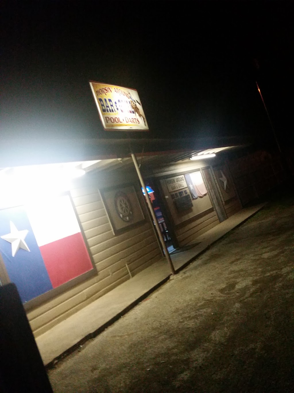 Horsin Around Bar & Grill | restaurant | 893 US-183, Cuero, TX 77954, USA | 3612758355 OR +1 361-275-8355