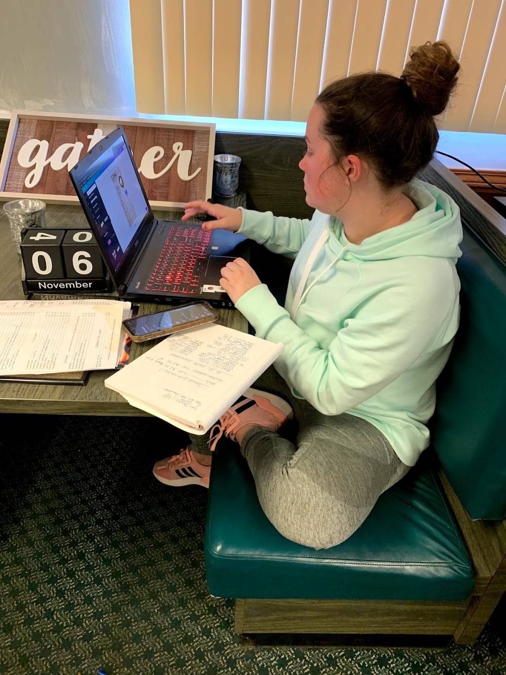 Burgess Grills Family Restaurant | restaurant | 1802 Navarre Rd SW, Canton, OH 44706, USA | 2342140144 OR +1 234-214-0144