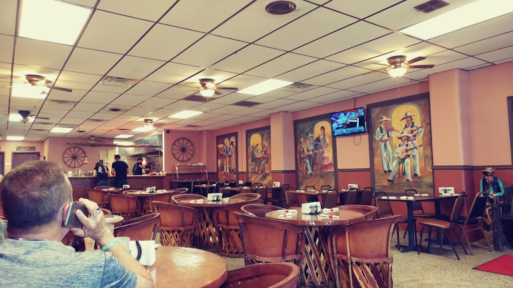 El Rodeo Bar & Grill | restaurant | 102 W Wyatt Earp Blvd, Dodge City, KS 67801, USA | 6208015205 OR +1 620-801-5205