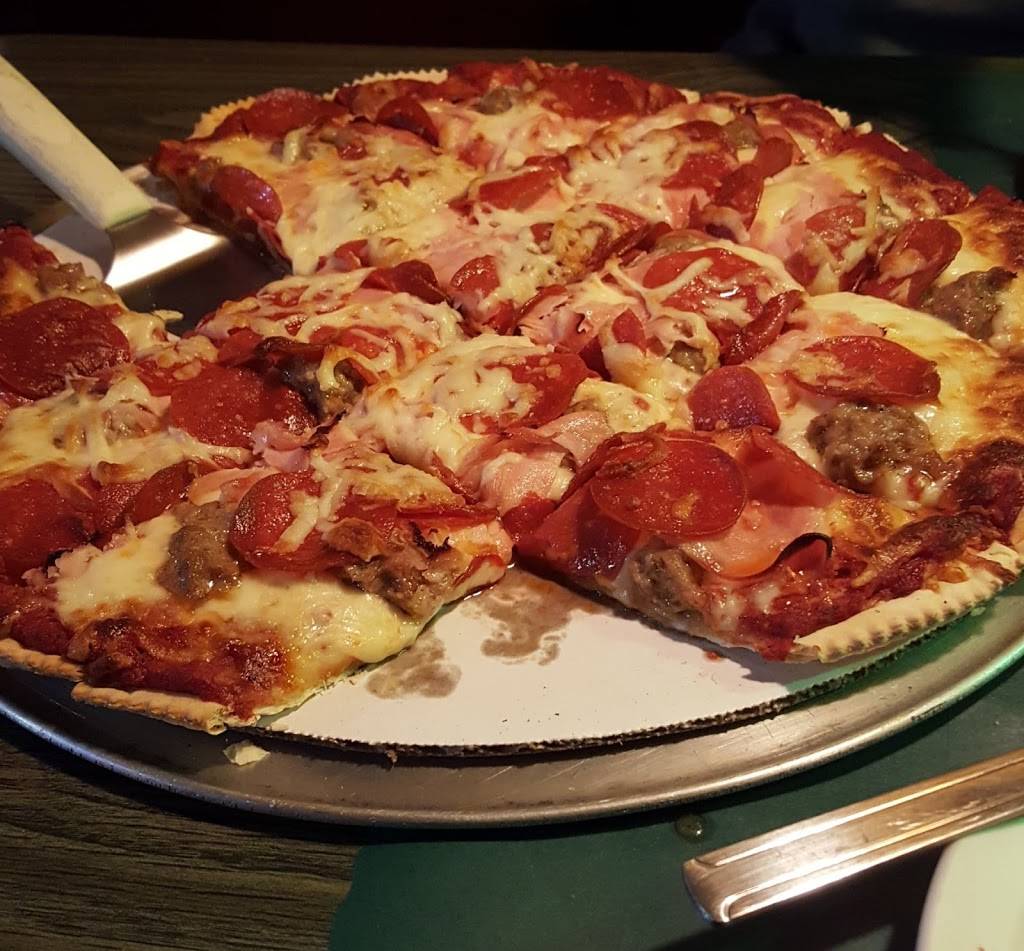 Ratch & Debs Pizza | restaurant | 720 Merritt Ave # A, Oshkosh, WI 54901, USA | 9202352273 OR +1 920-235-2273