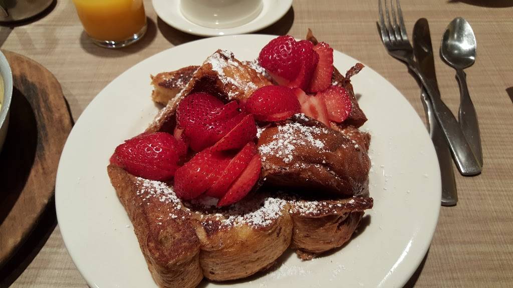 Lou Mitchells | restaurant | 565 W Jackson Blvd, Chicago, IL 60661, USA | 3129393111 OR +1 312-939-3111