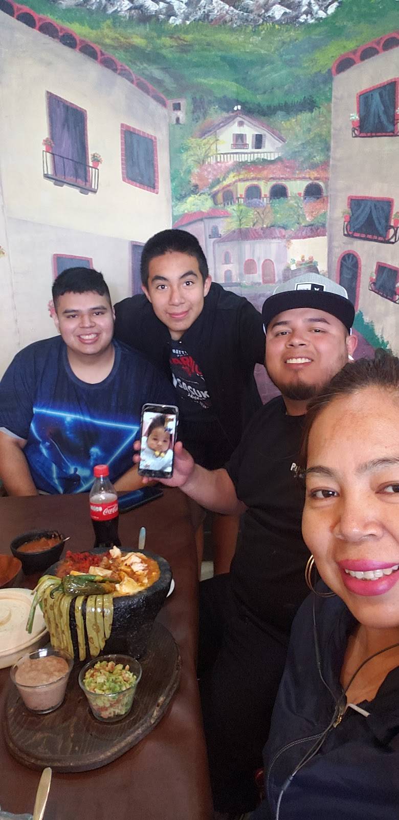 Casa de la Abuela | restaurant | Local 10, Blvd. Benito Juárez 984, Anexa Obrera, 22703 Rosarito, B.C., Mexico | 016616123697 OR +52 661 612 3697