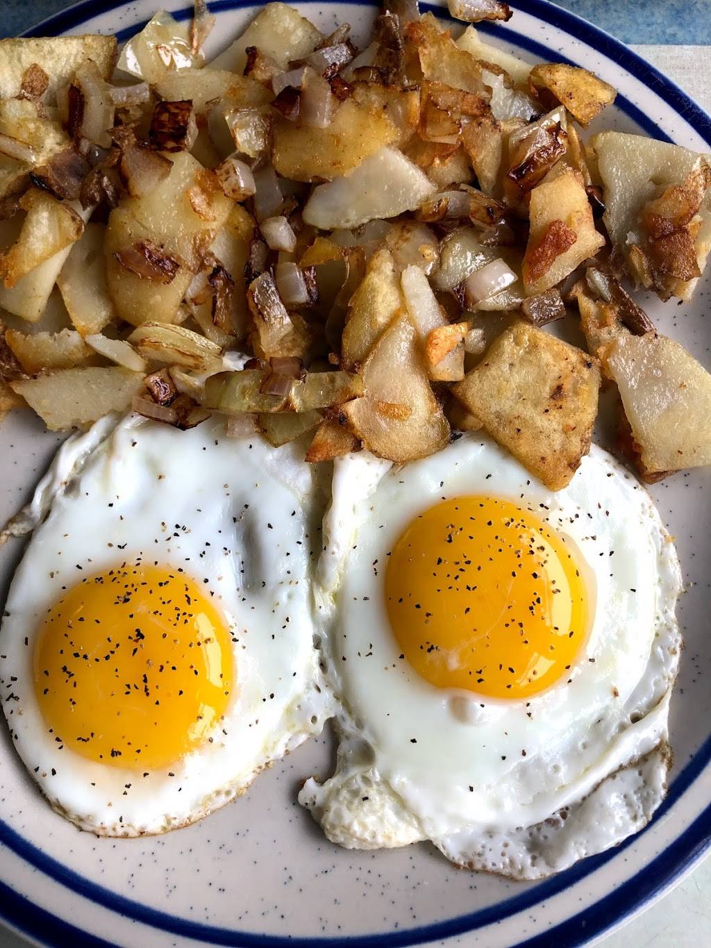 Tumble Inn Diner | restaurant | 1 Main St, Claremont, NH 03743, USA | 6035046561 OR +1 603-504-6561