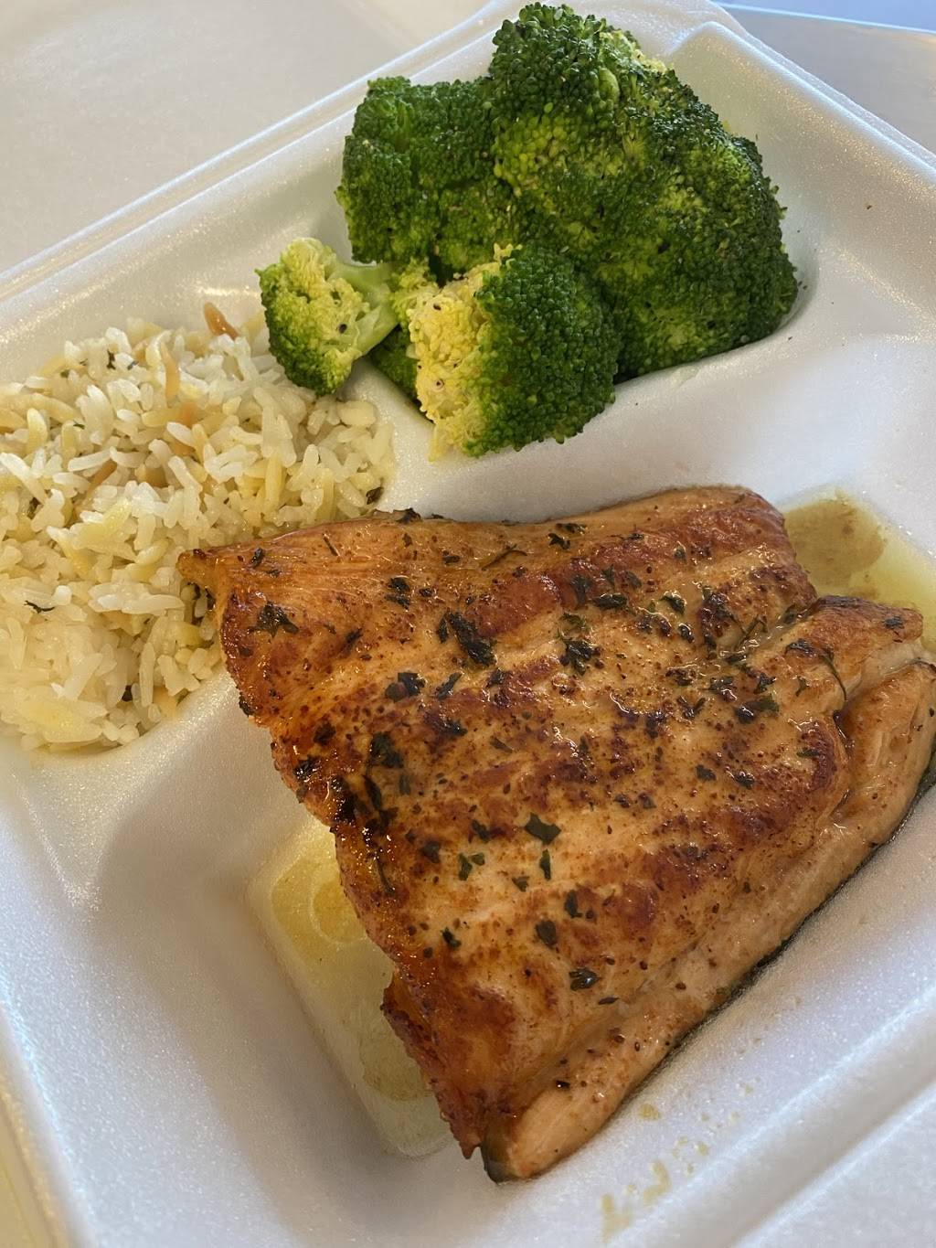 Charlestons | restaurant | 2200 Old Williamsburg Rd, Yorktown, VA 23690, USA | 7578883261 OR +1 757-888-3261