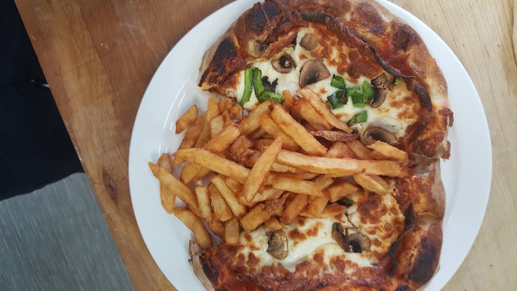 Casse-croûte Chez Diane | meal takeaway | 695 Avenue Godin, Québec, QC G1M 3E6, Canada | 4186811645 OR +1 418-681-1645