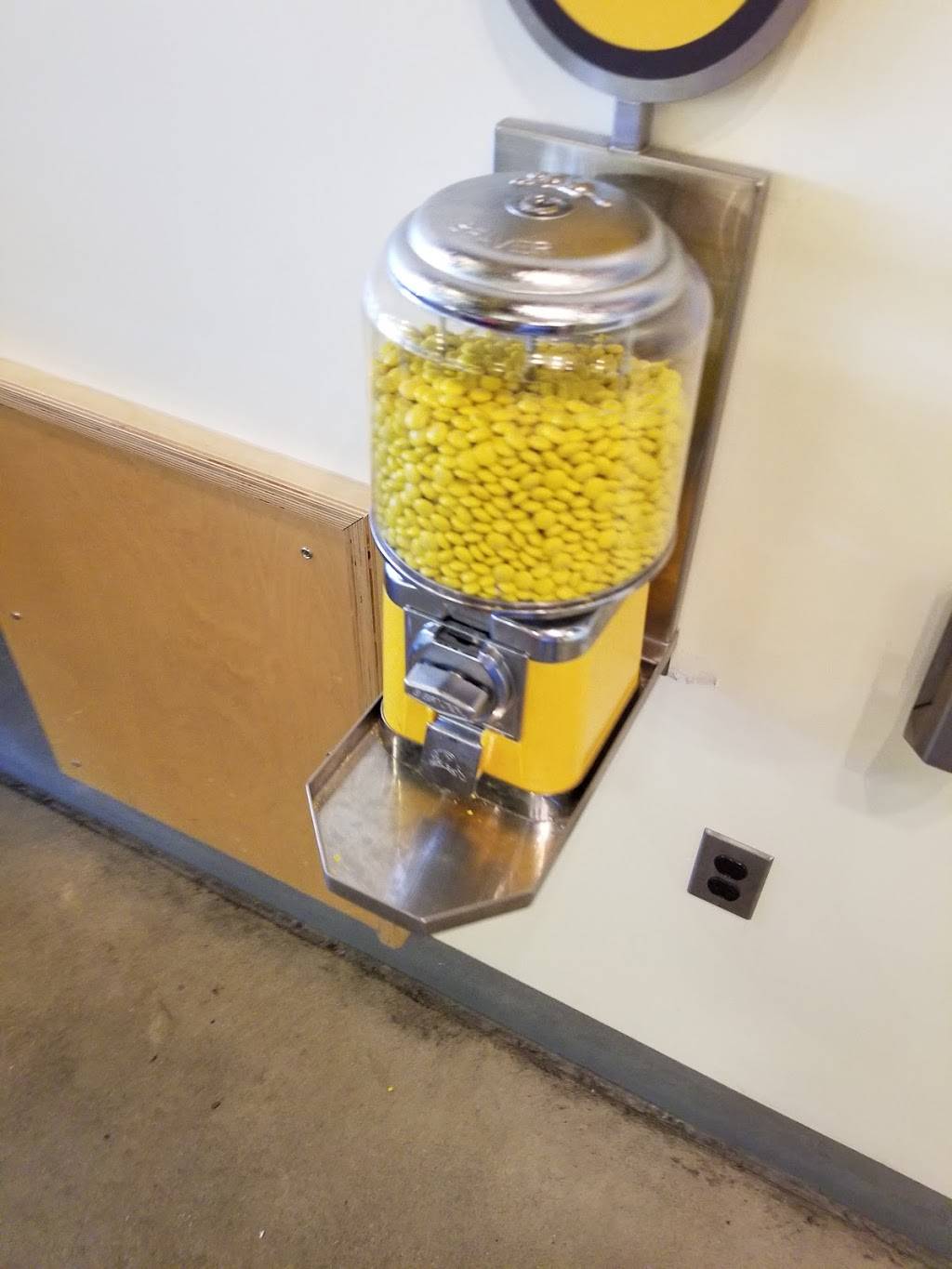 Which Wich Superior Sandwiches | restaurant | 1592 Anderson Rd, Petoskey, MI 49770, USA | 2318819918 OR +1 231-881-9918