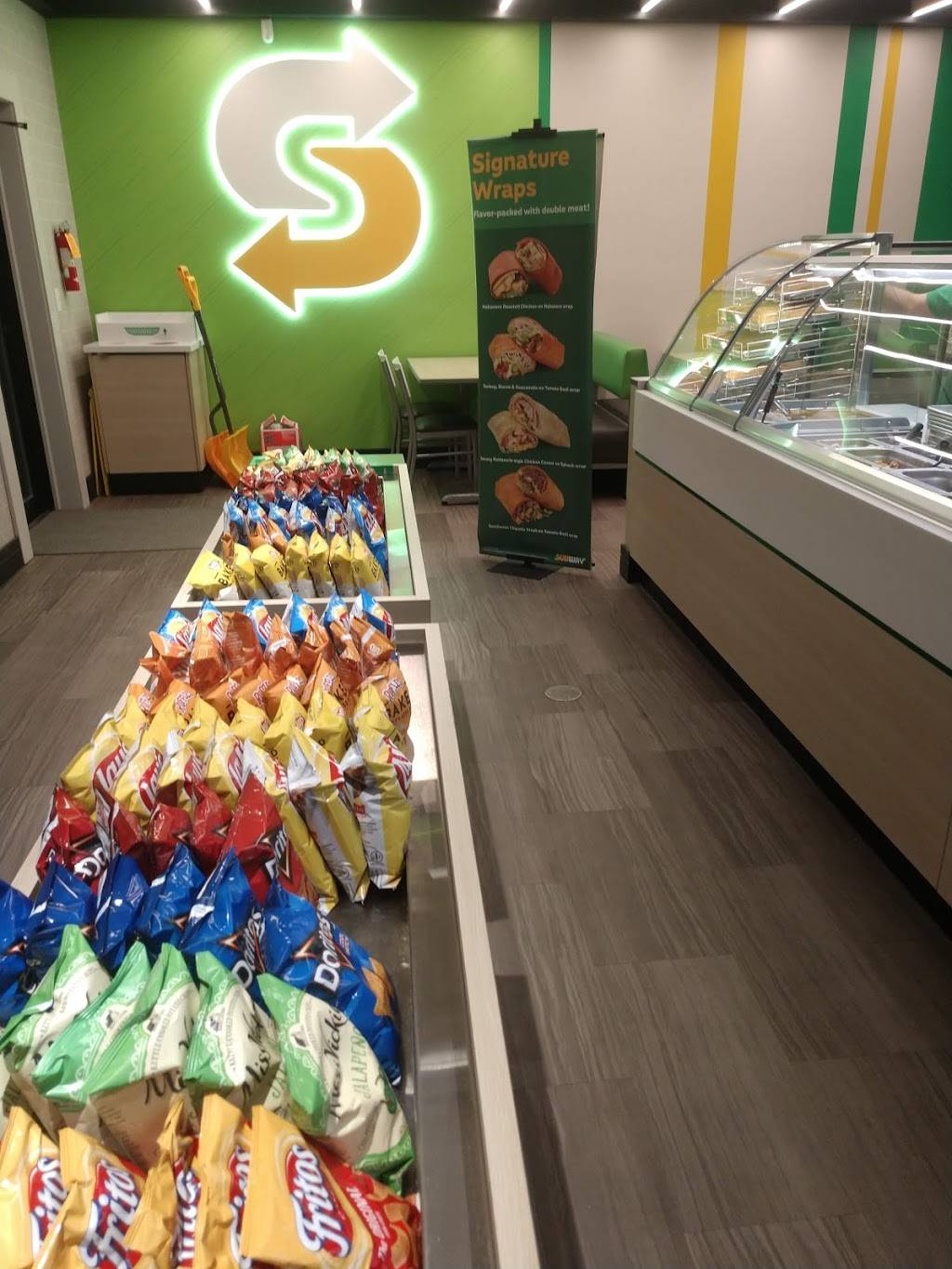 Subway | restaurant | 514 Main St, Springvale, ME 04083, USA | 2074906606 OR +1 207-490-6606