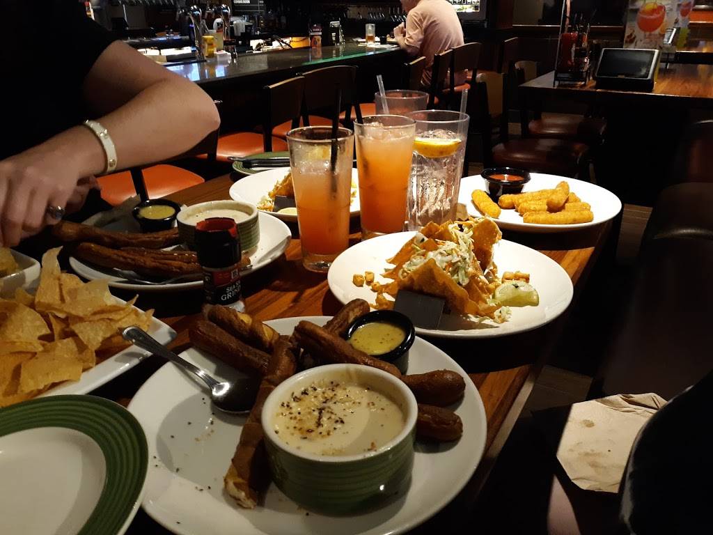 Applebees Grill + Bar | restaurant | 10501 South, US-1, Port St. Lucie, FL 34952, USA | 7723370408 OR +1 772-337-0408