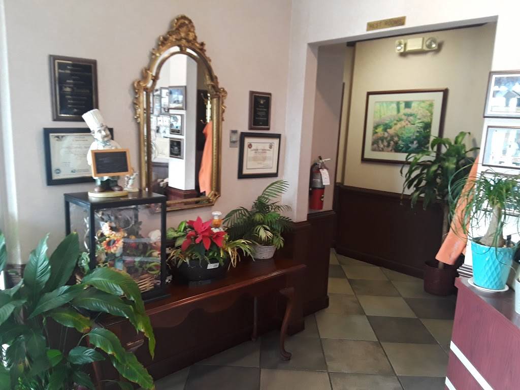 Johns Family Restaurant | restaurant | 2002 Westinghouse Blvd, Charlotte, NC 28241, USA | 7045886613 OR +1 704-588-6613