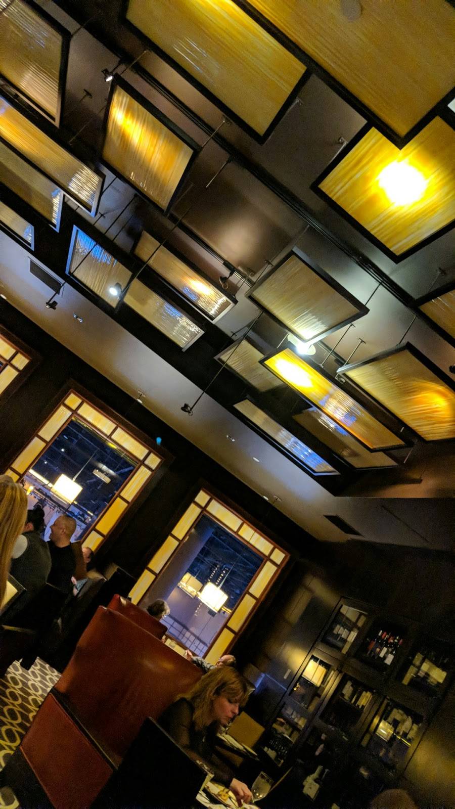 Fred & Steves Steakhouse | restaurant | 100 Twin River Rd, Lincoln, RI 02865, USA | 4014758400 OR +1 401-475-8400